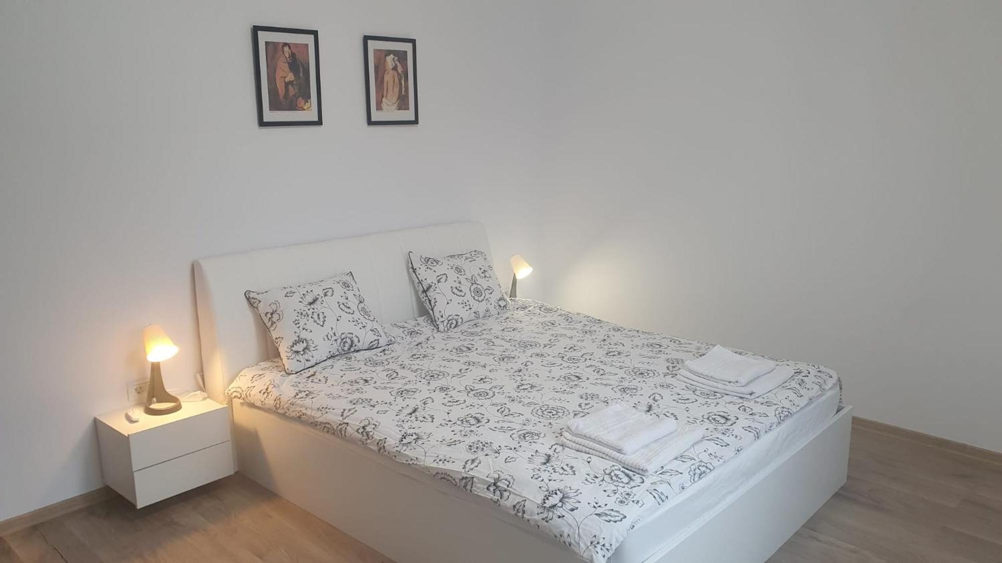 Mrs House 2 * Bucureşti