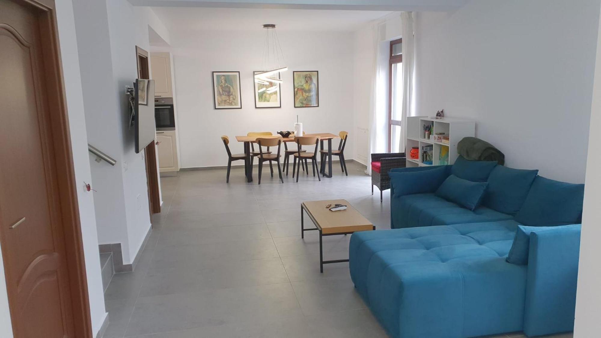 Mrs House 2 Bucureşti